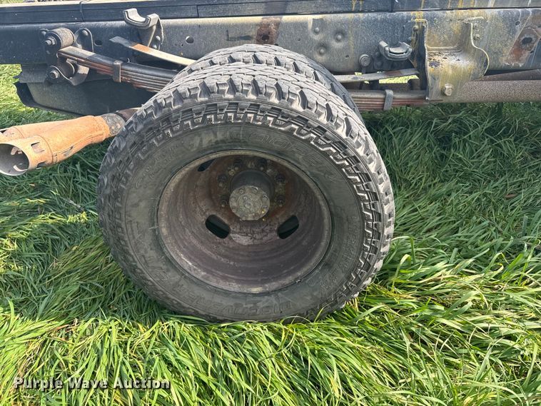 image for item EU6140 2012 Ford F350 Super Duty XL Crew Cab pickup truck cab and chassis