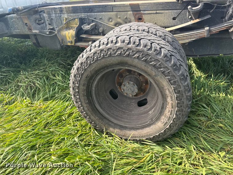 image for item EU6140 2012 Ford F350 Super Duty XL Crew Cab pickup truck cab and chassis