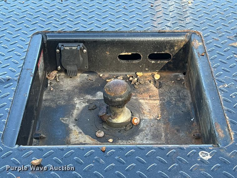 image for item EU7038 2014 Ford F550 Super Duty XL flatbed truck