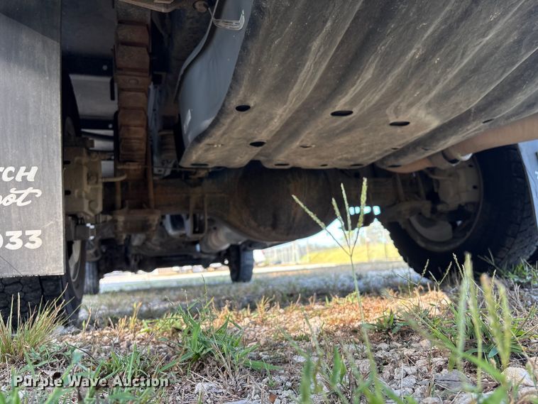 image for item EU7038 2014 Ford F550 Super Duty XL flatbed truck