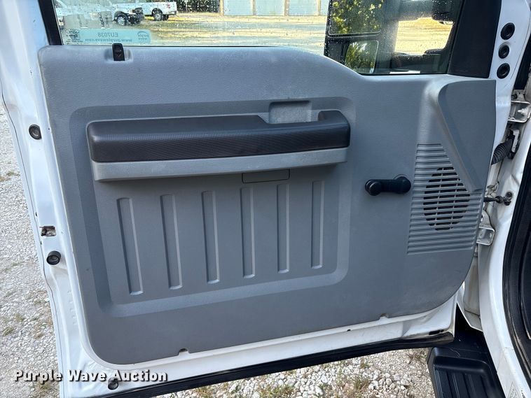 image for item EU7038 2014 Ford F550 Super Duty XL flatbed truck