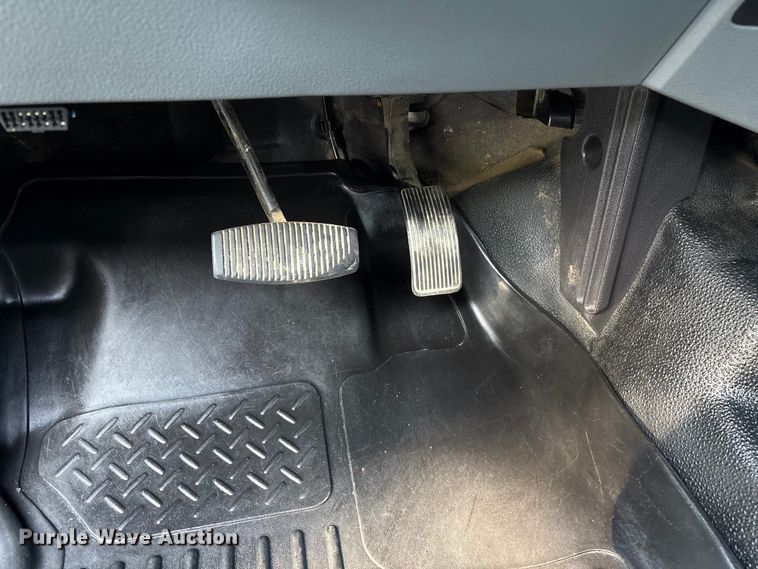 image for item EU7038 2014 Ford F550 Super Duty XL flatbed truck