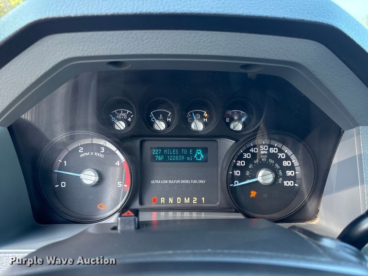 image for item EU7038 2014 Ford F550 Super Duty XL flatbed truck