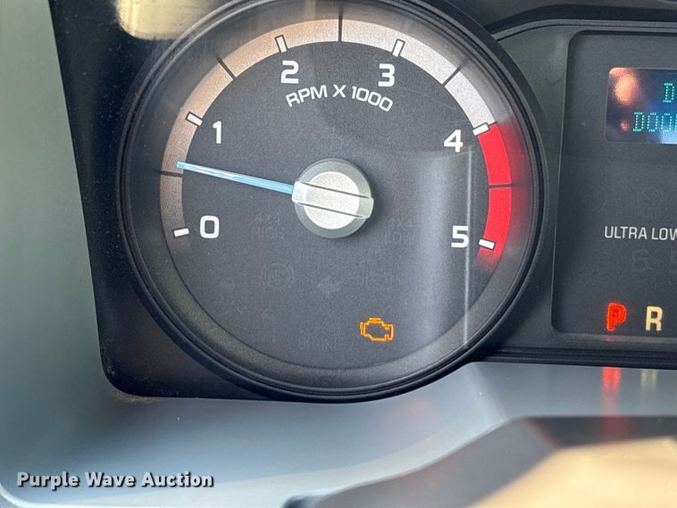 image for item EU7038 2014 Ford F550 Super Duty XL flatbed truck