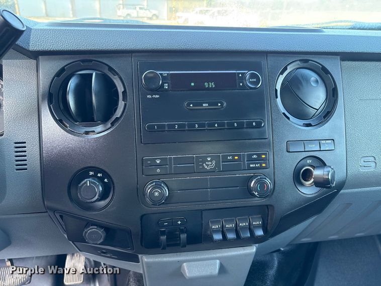 image for item EU7038 2014 Ford F550 Super Duty XL flatbed truck