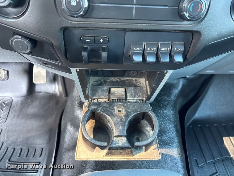 image for item EU7038 2014 Ford F550 Super Duty XL flatbed truck