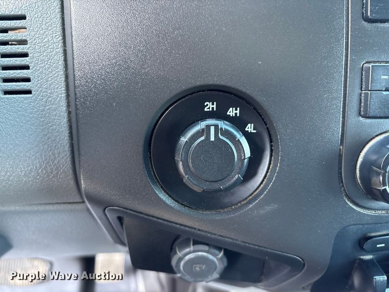 image for item EU7038 2014 Ford F550 Super Duty XL flatbed truck