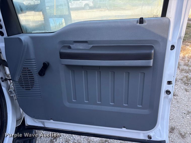 image for item EU7038 2014 Ford F550 Super Duty XL flatbed truck