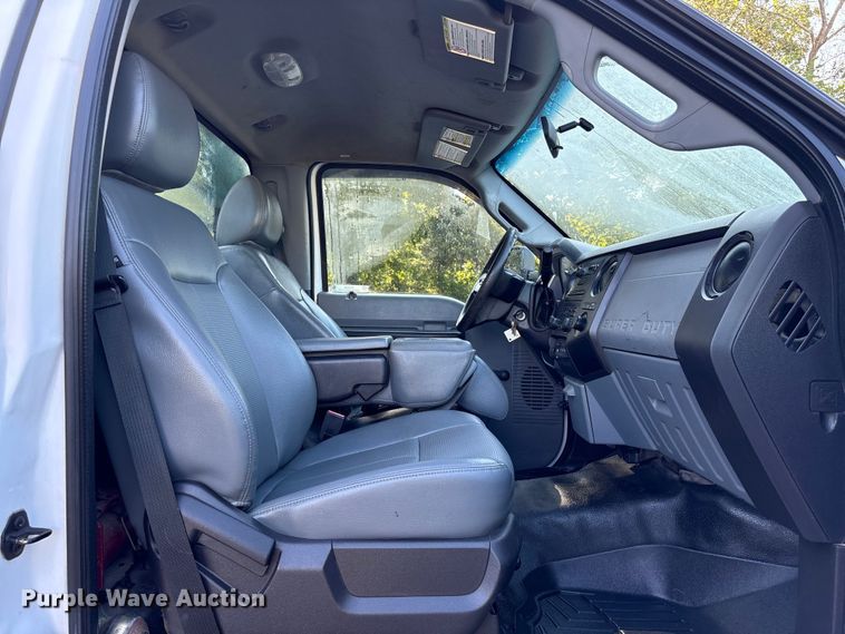 image for item EU7038 2014 Ford F550 Super Duty XL flatbed truck