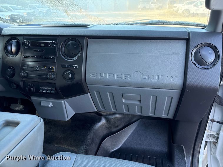 image for item EU7038 2014 Ford F550 Super Duty XL flatbed truck