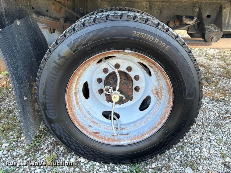 image for item EU7038 2014 Ford F550 Super Duty XL flatbed truck