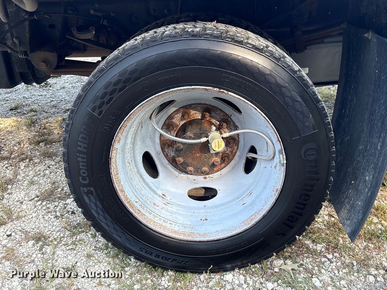 image for item EU7038 2014 Ford F550 Super Duty XL flatbed truck