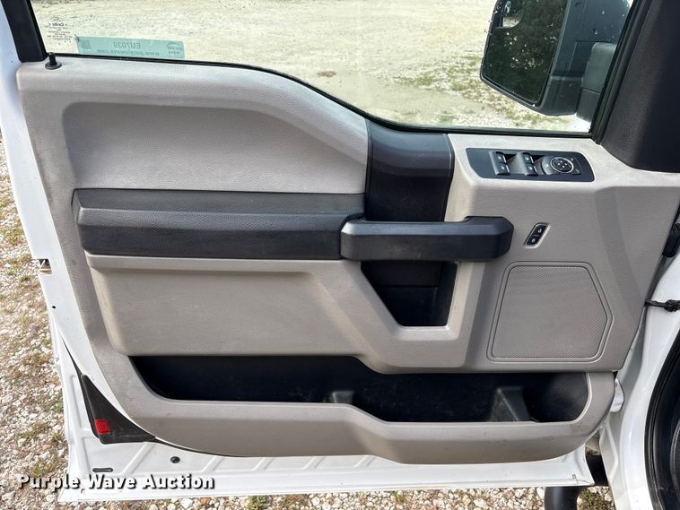 image for item EU7039 2015 Ford F150 XL SuperCab pickup truck