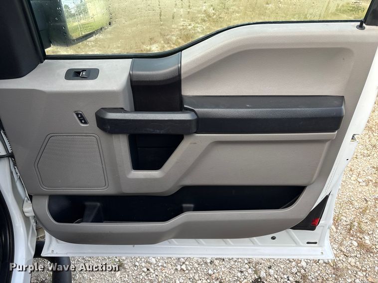 image for item EU7039 2015 Ford F150 XL SuperCab pickup truck