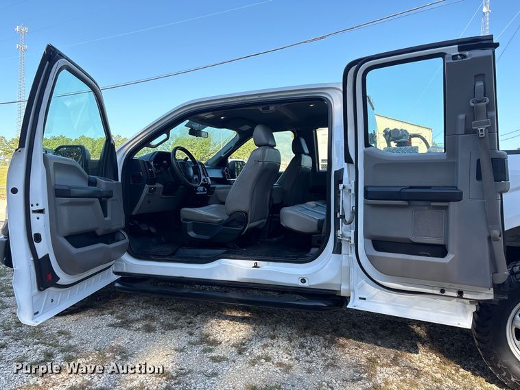 image for item EU7040 2015 Ford F150 XL SuperCab pickup truck