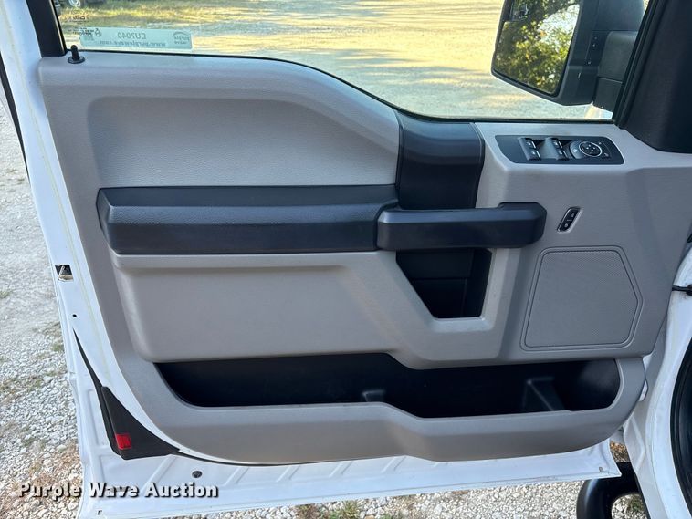 image for item EU7040 2015 Ford F150 XL SuperCab pickup truck