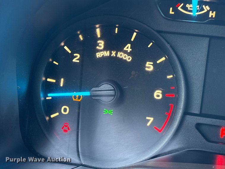 image for item EU7040 2015 Ford F150 XL SuperCab pickup truck