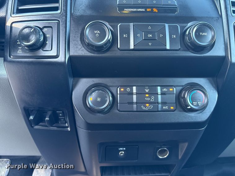 image for item EU7040 2015 Ford F150 XL SuperCab pickup truck