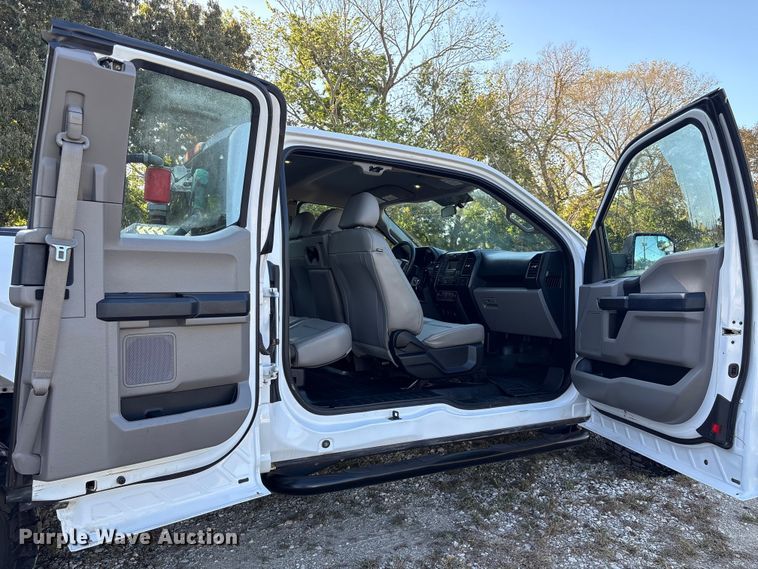 image for item EU7040 2015 Ford F150 XL SuperCab pickup truck