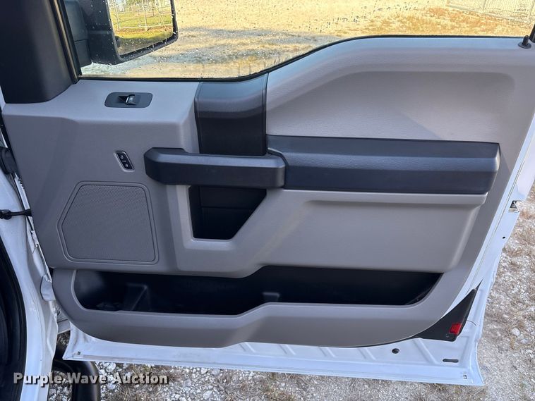 image for item EU7040 2015 Ford F150 XL SuperCab pickup truck