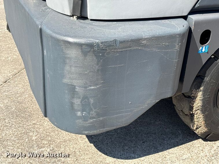 image for item EU7052 Advance SW8000 sweeper