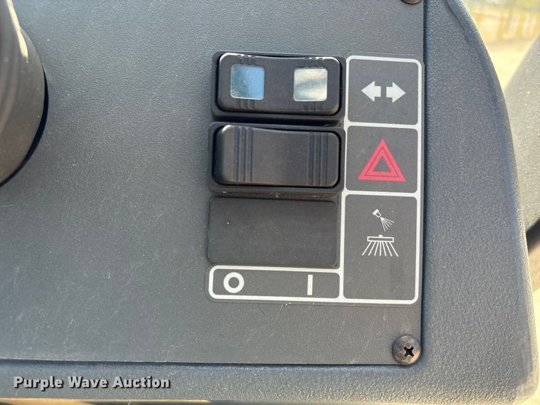 image for item EU7052 Advance SW8000 sweeper