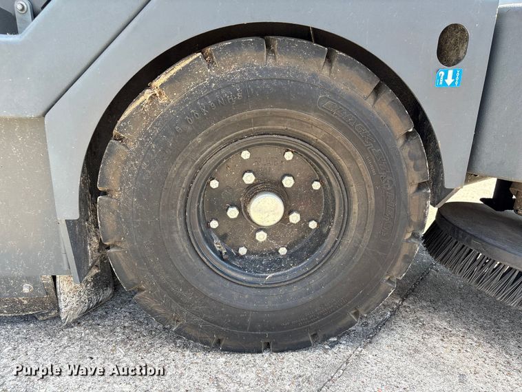 image for item EU7052 Advance SW8000 sweeper