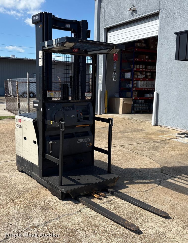 image for item EU7054 2016 Crown SP3520-30 order picker