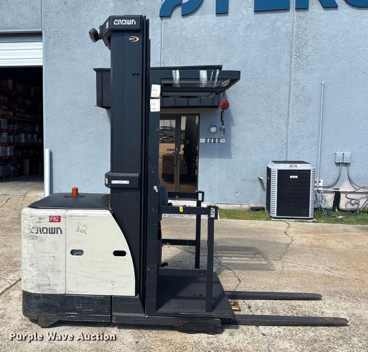 image for item EU7054 2016 Crown SP3520-30 order picker