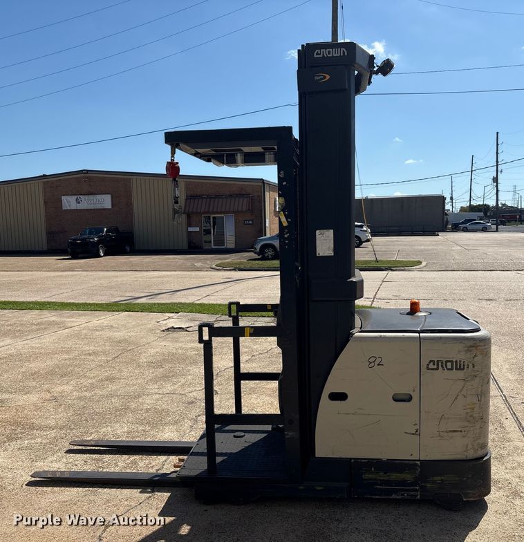 image for item EU7054 2016 Crown SP3520-30 order picker