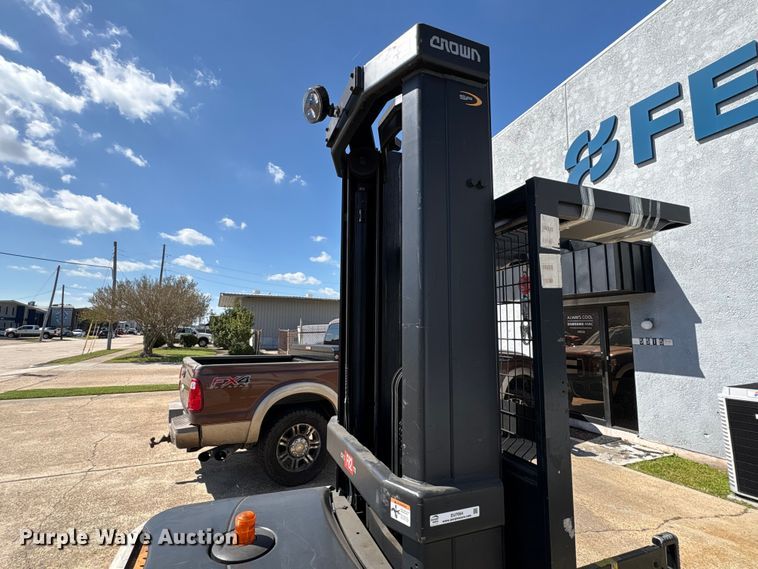 image for item EU7054 2016 Crown SP3520-30 order picker