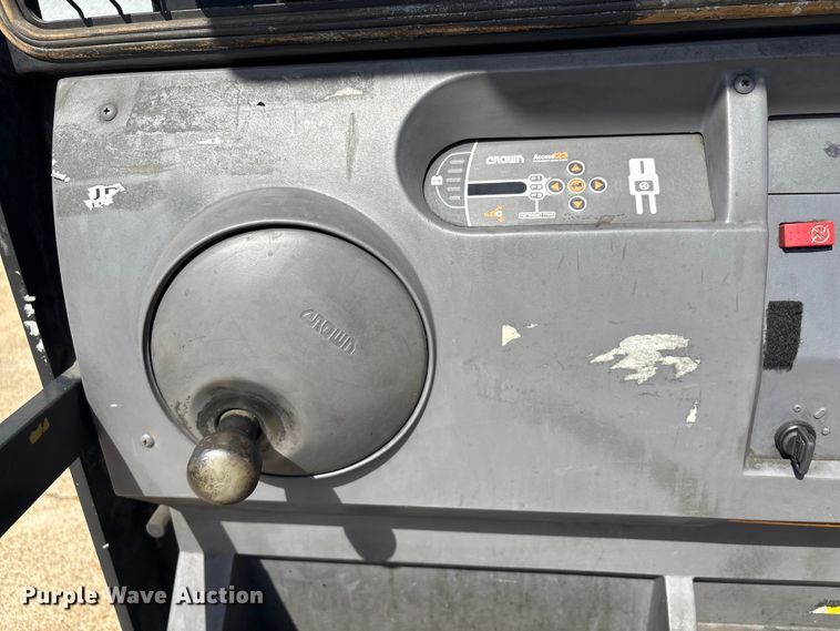 image for item EU7054 2016 Crown SP3520-30 order picker