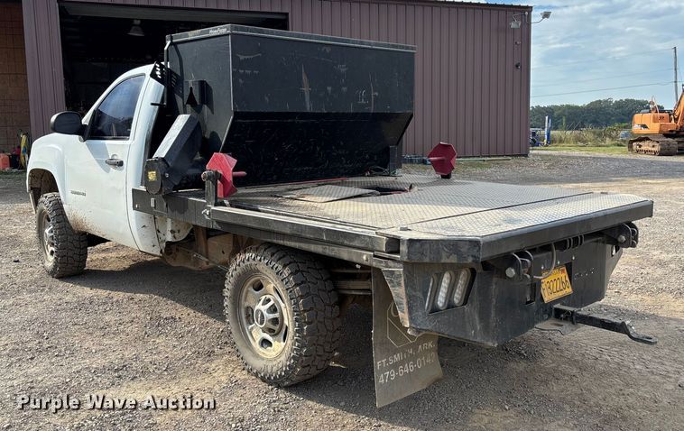 image for item EV3194 2013 GMC Sierra 2500HD bale bed pickup truck