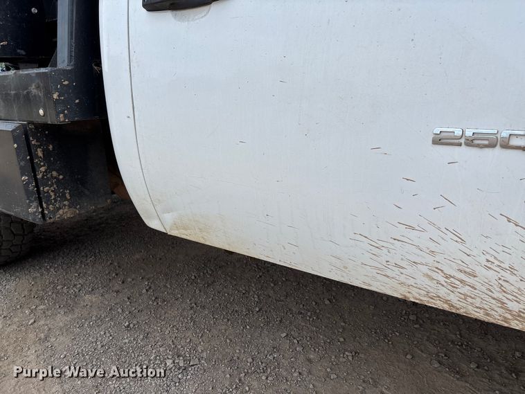 image for item EV3194 2013 GMC Sierra 2500HD bale bed pickup truck