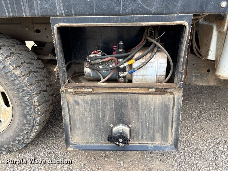 image for item EV3194 2013 GMC Sierra 2500HD bale bed pickup truck