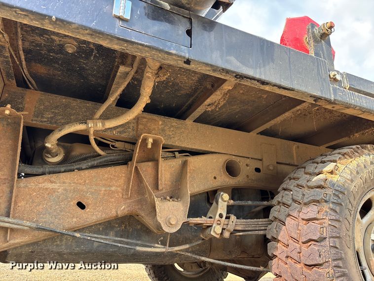 image for item EV3194 2013 GMC Sierra 2500HD bale bed pickup truck