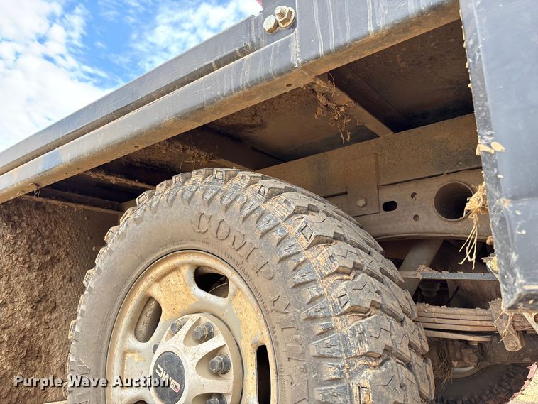 image for item EV3194 2013 GMC Sierra 2500HD bale bed pickup truck