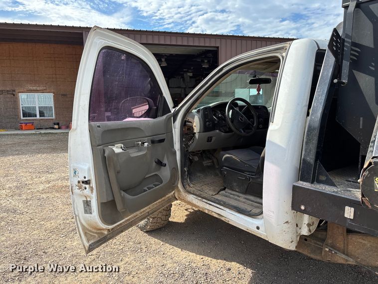 image for item EV3194 2013 GMC Sierra 2500HD bale bed pickup truck