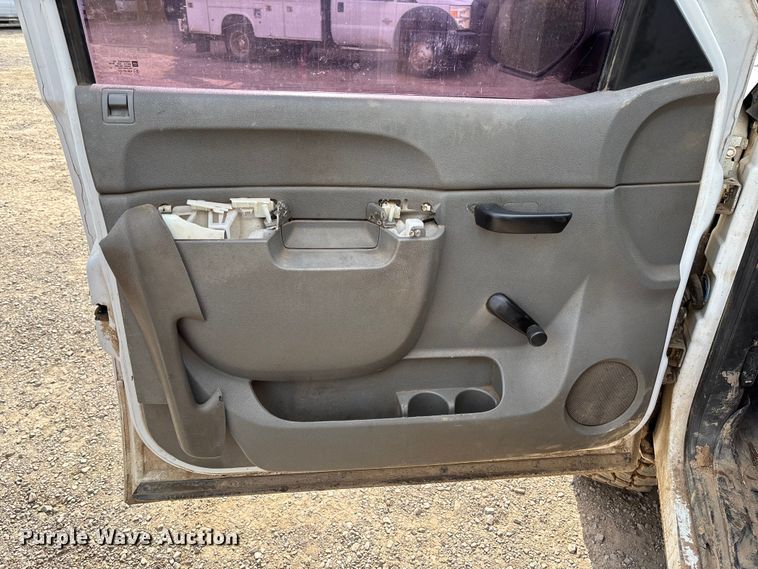 image for item EV3194 2013 GMC Sierra 2500HD bale bed pickup truck