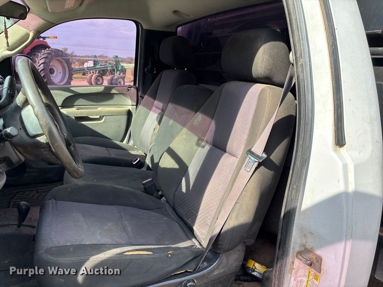 image for item EV3194 2013 GMC Sierra 2500HD bale bed pickup truck