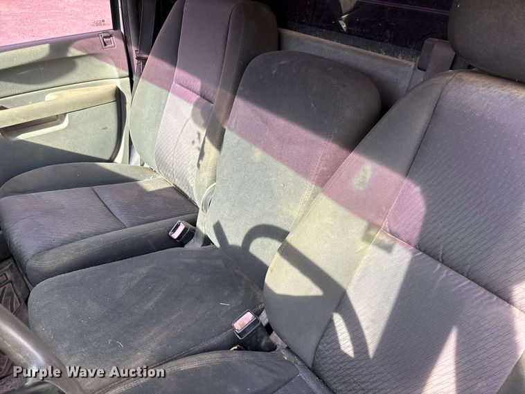 image for item EV3194 2013 GMC Sierra 2500HD bale bed pickup truck