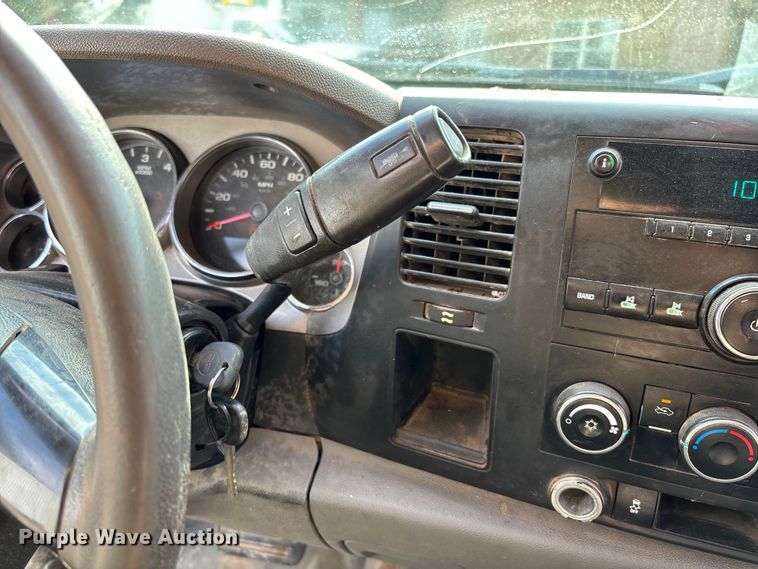 image for item EV3194 2013 GMC Sierra 2500HD bale bed pickup truck