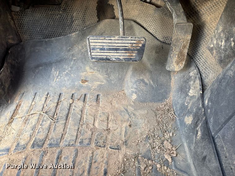 image for item EV3194 2013 GMC Sierra 2500HD bale bed pickup truck