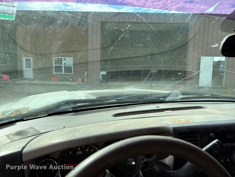 image for item EV3194 2013 GMC Sierra 2500HD bale bed pickup truck