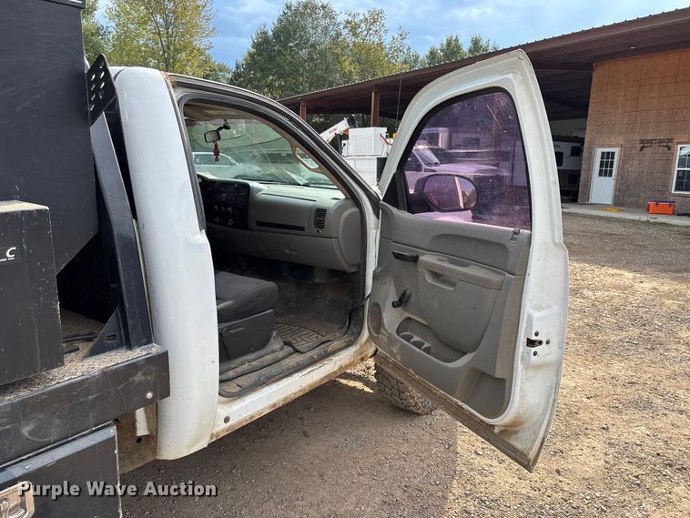 image for item EV3194 2013 GMC Sierra 2500HD bale bed pickup truck