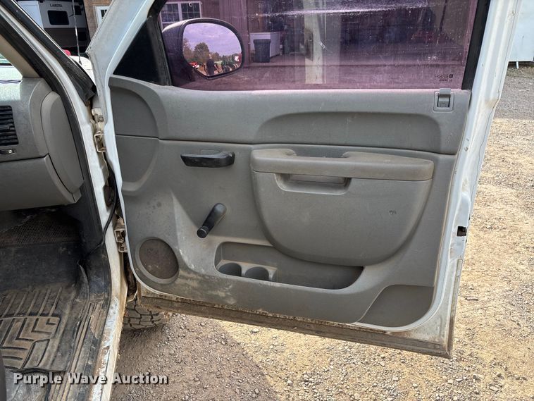 image for item EV3194 2013 GMC Sierra 2500HD bale bed pickup truck