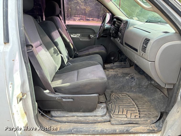 image for item EV3194 2013 GMC Sierra 2500HD bale bed pickup truck