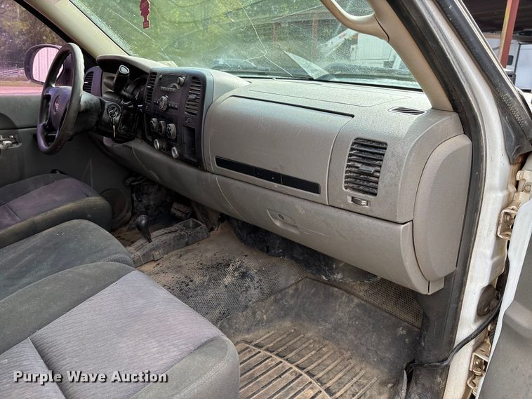 image for item EV3194 2013 GMC Sierra 2500HD bale bed pickup truck