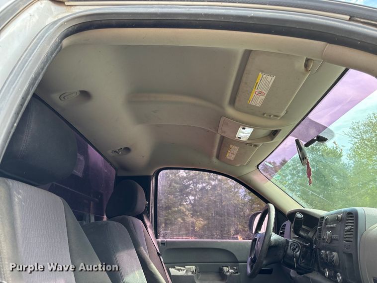 image for item EV3194 2013 GMC Sierra 2500HD bale bed pickup truck