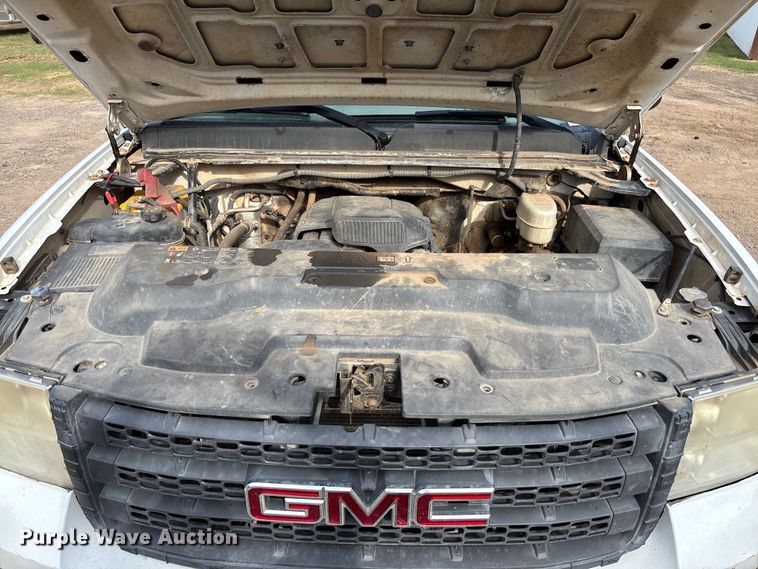 image for item EV3194 2013 GMC Sierra 2500HD bale bed pickup truck